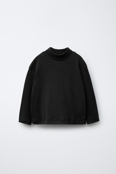 CAMISETA LISA CUELLO VUELTO - Negro de Zara