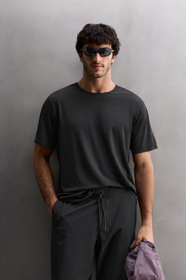 Zara PERFORATED TECHNICAL T-SHIRT - Black