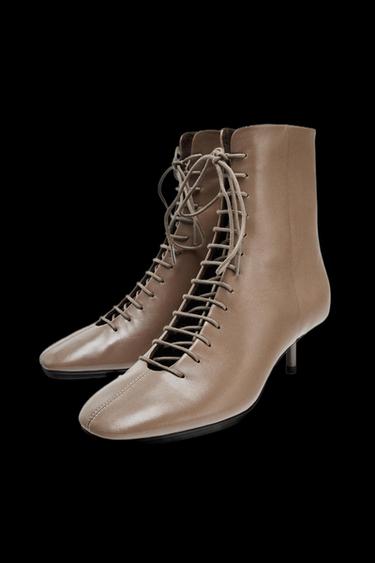 LEDERSTIEFELETTE MIT ABSATZ UND SCHNÜRUNG - Maulwurfsgrau von Zara