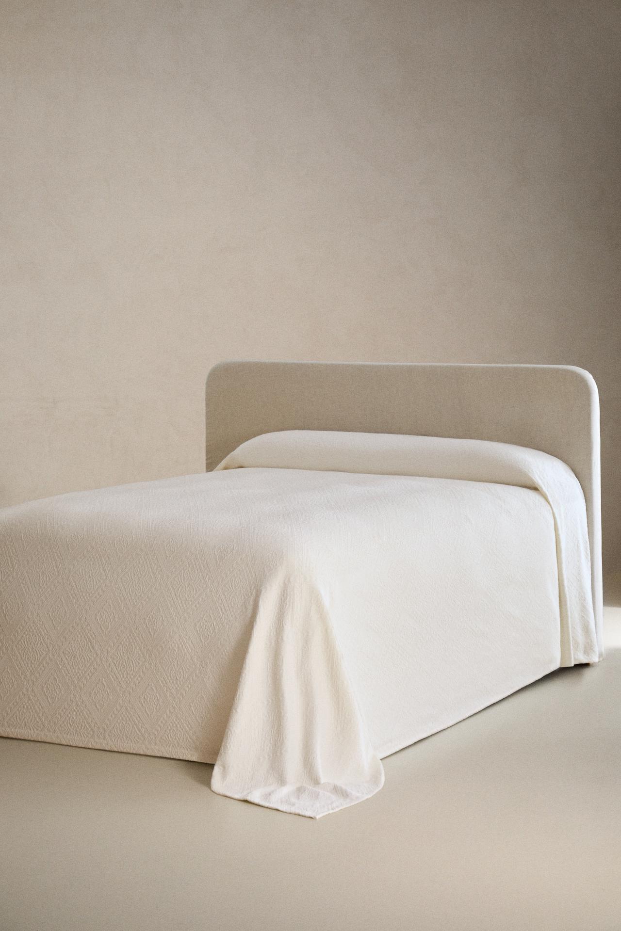 COTTON BEDSPREAD WITH GEOMETRIC DESIGN — Ecru