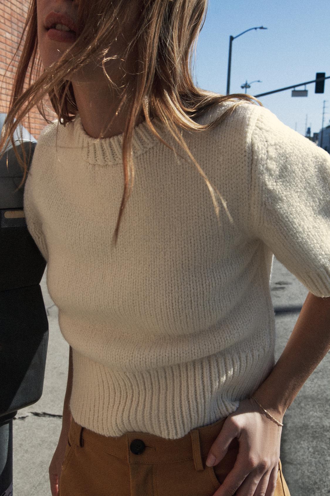 SHORT SLEEVE KNIT SWEATER