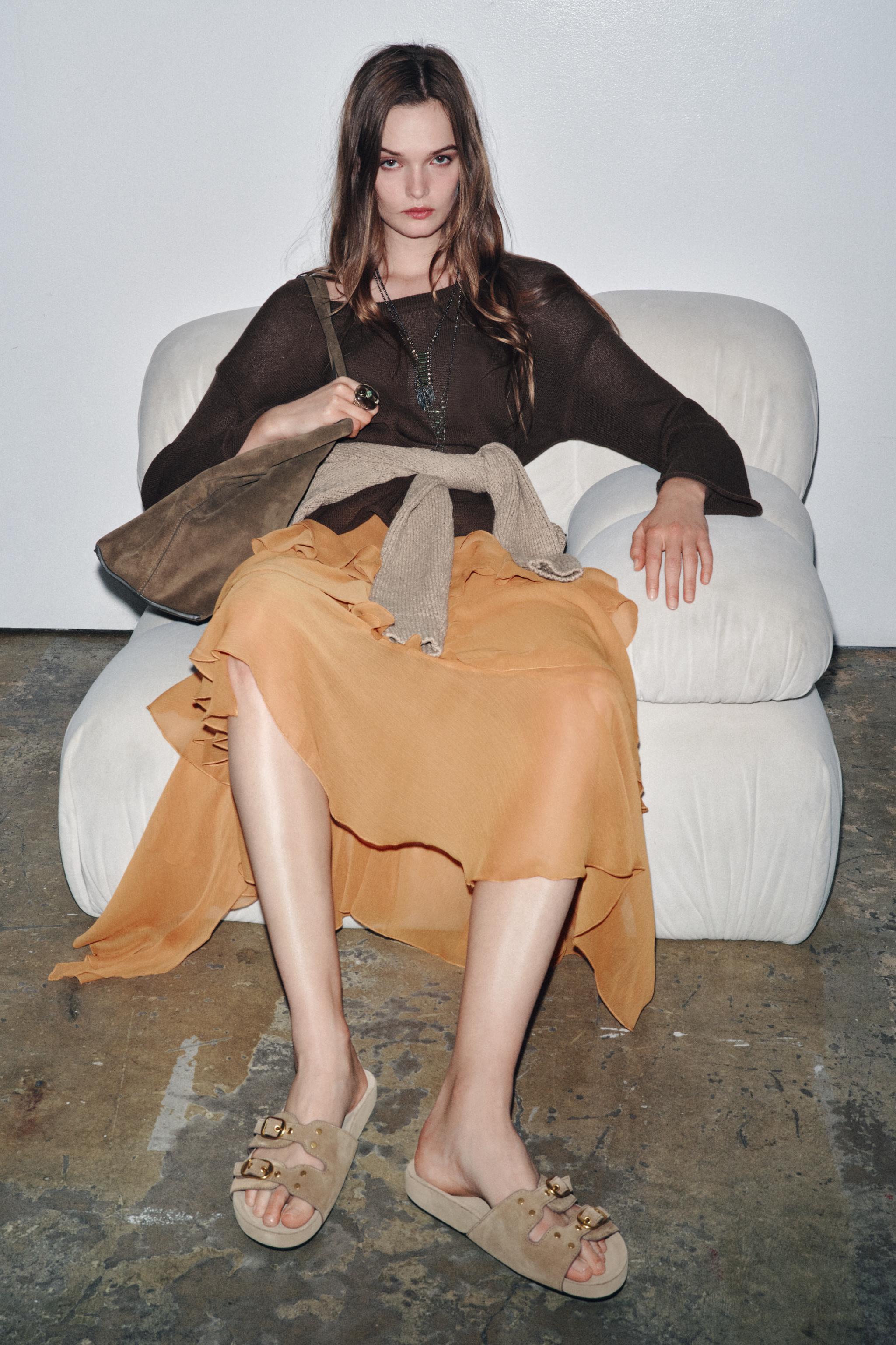 スプリットスエードバックルサンダル - ベージュ | ZARA Japan