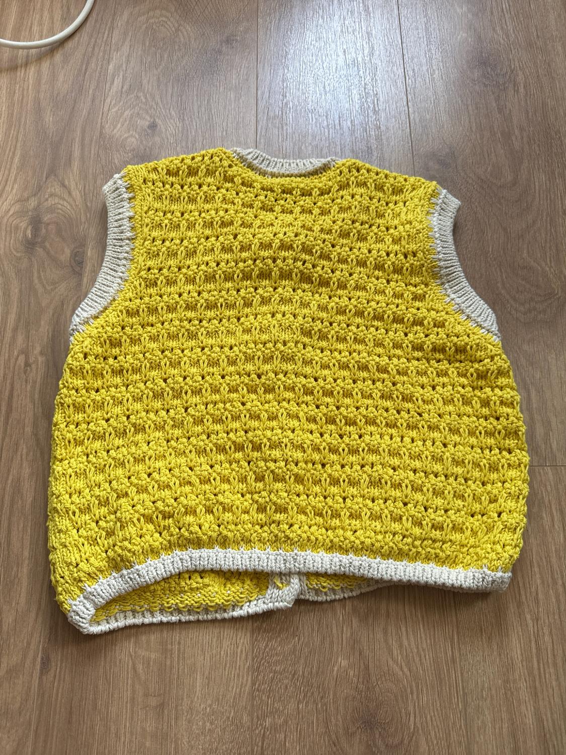 OVERSIZED BUTTON KNITTED WAISTCOAT TOP - Image 4