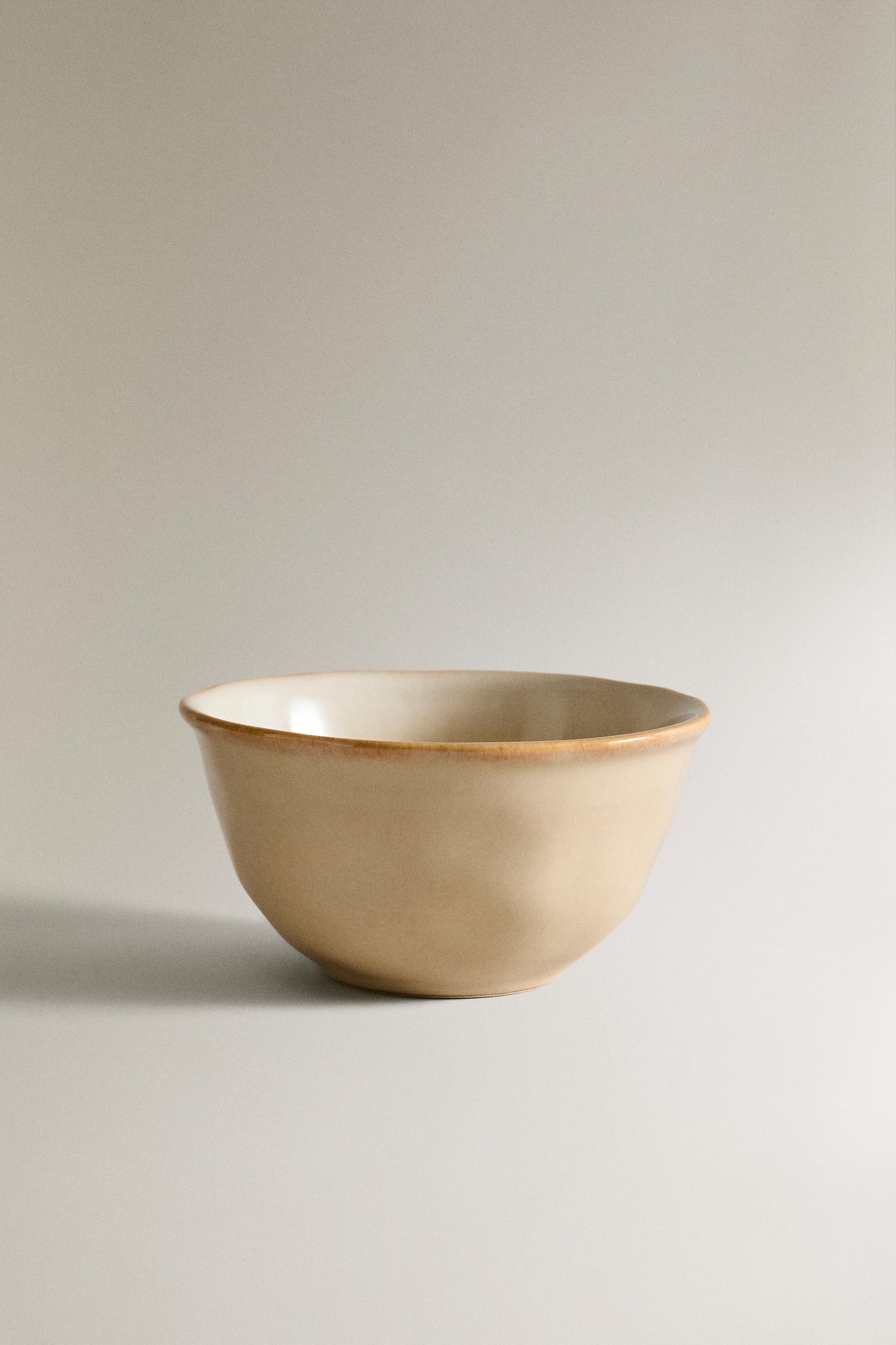 STONEWARE BOWL WITH IRREGULAR EDGE — Cream