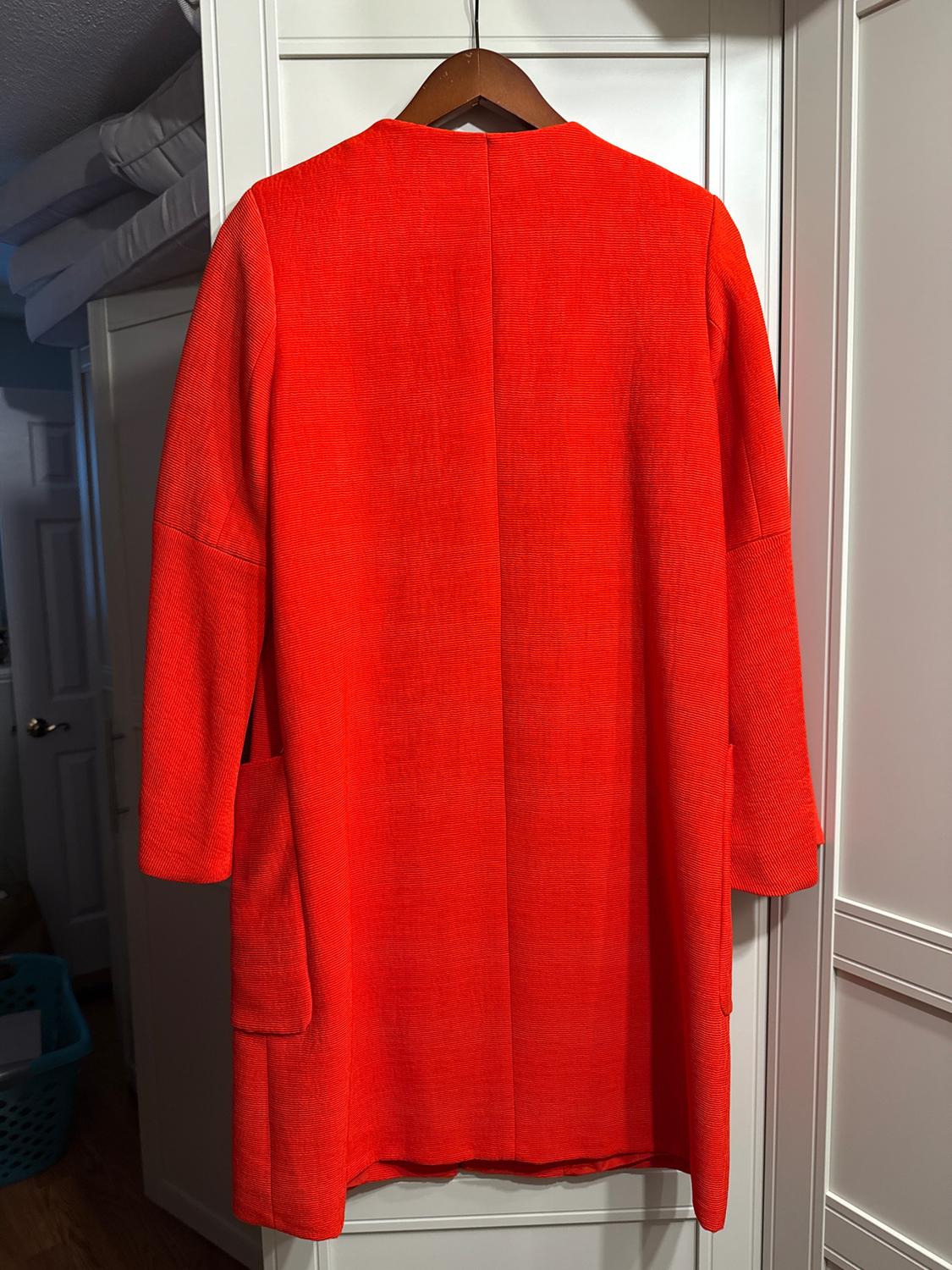 BEAUTIFUL THREE BUTTON COAT - Image 3
