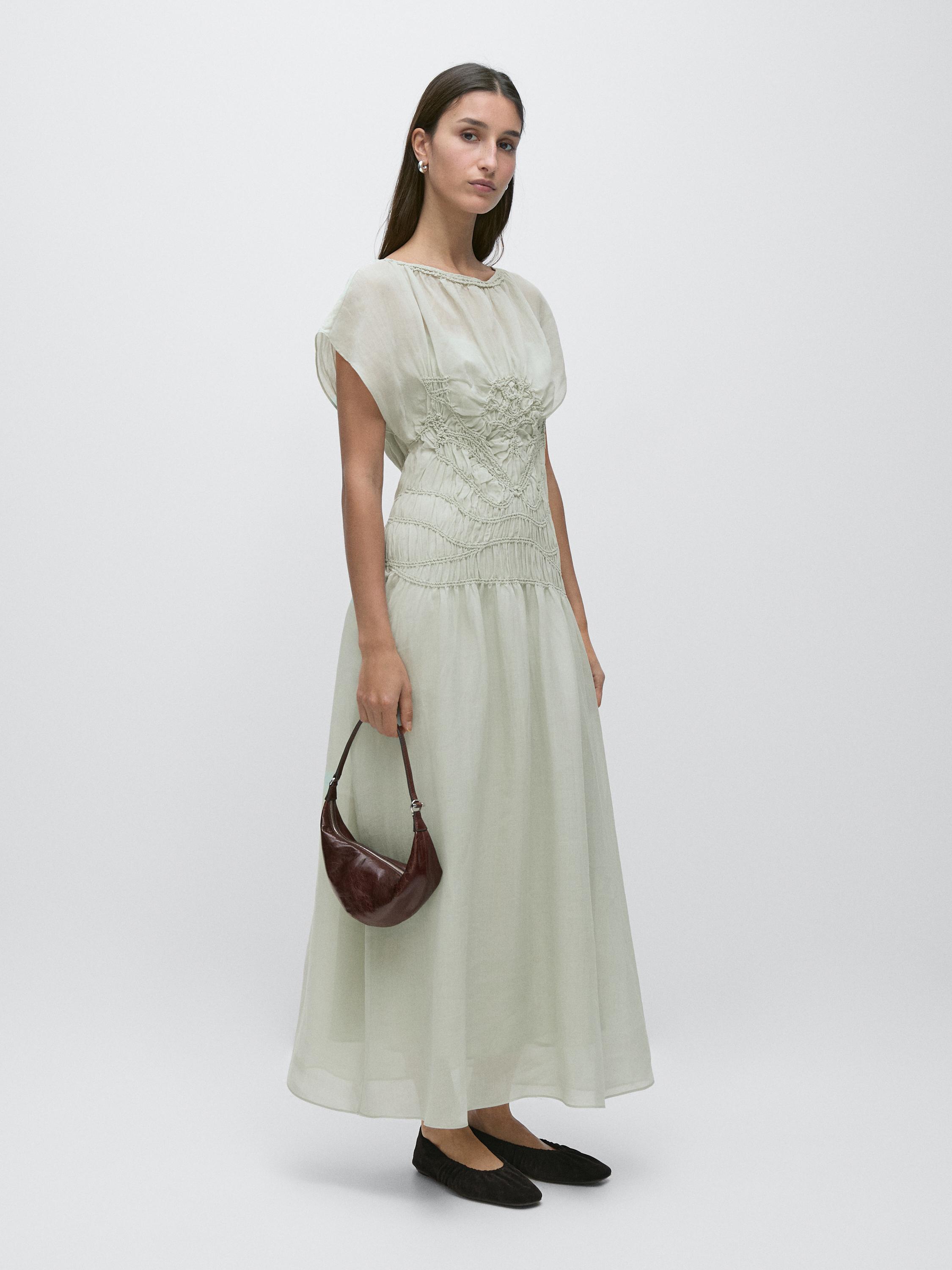 Robe longue fluide avec broderies