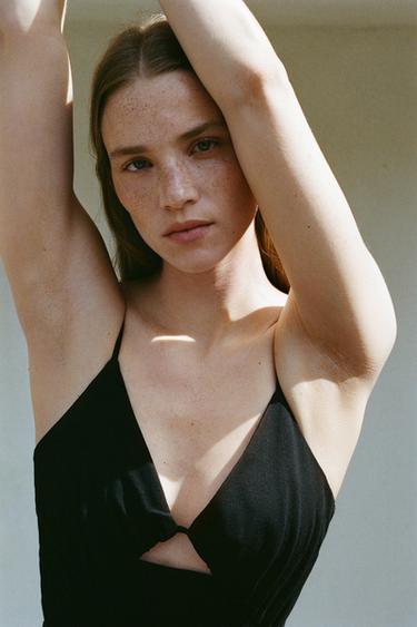ROBE MI-LONGUE AJOURÉE - Noir de Zara - Image 1