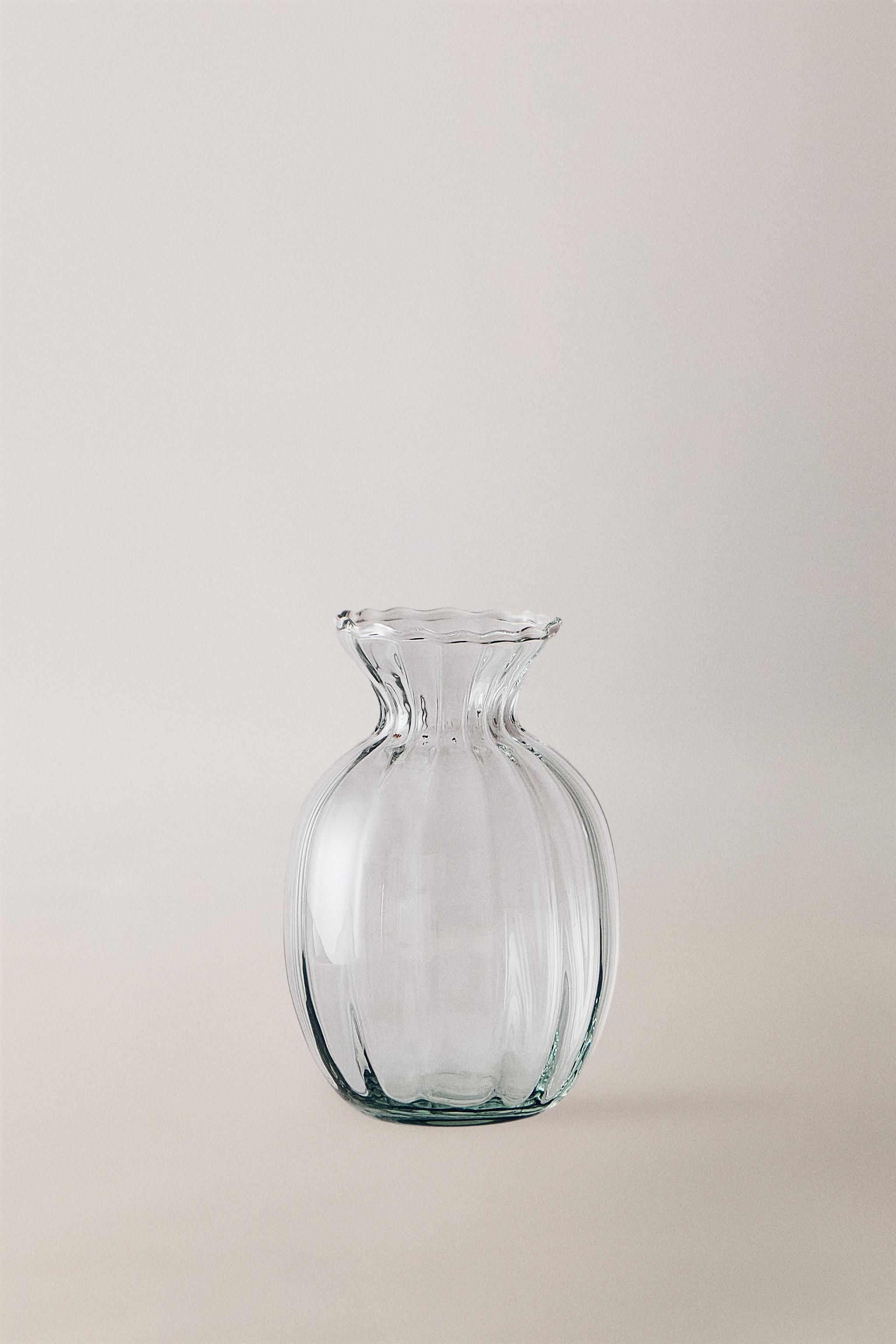 ROUND DECORATIVE GLASS VASE