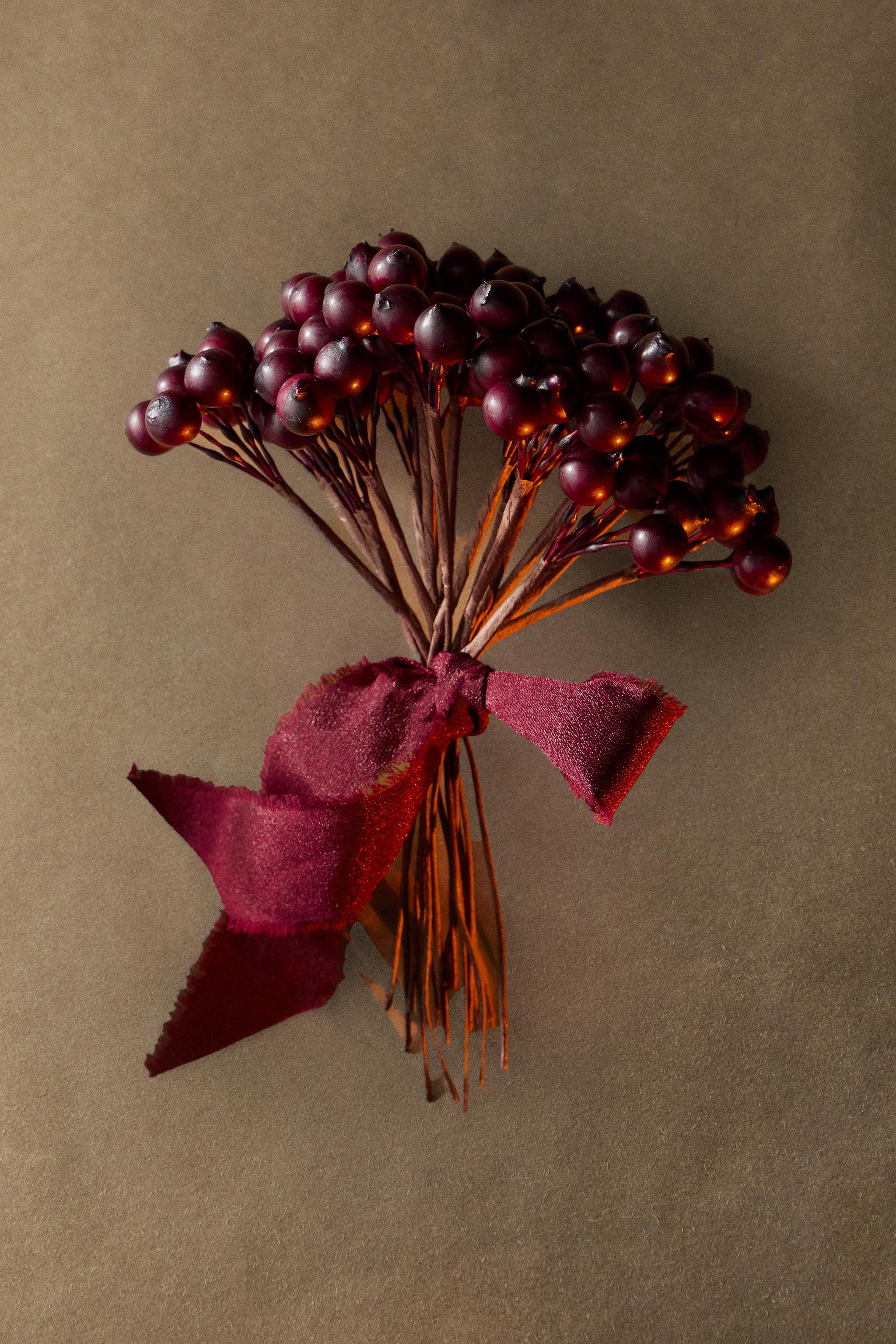 RED BERRY BUNCH CHRISTMAS DECORATION