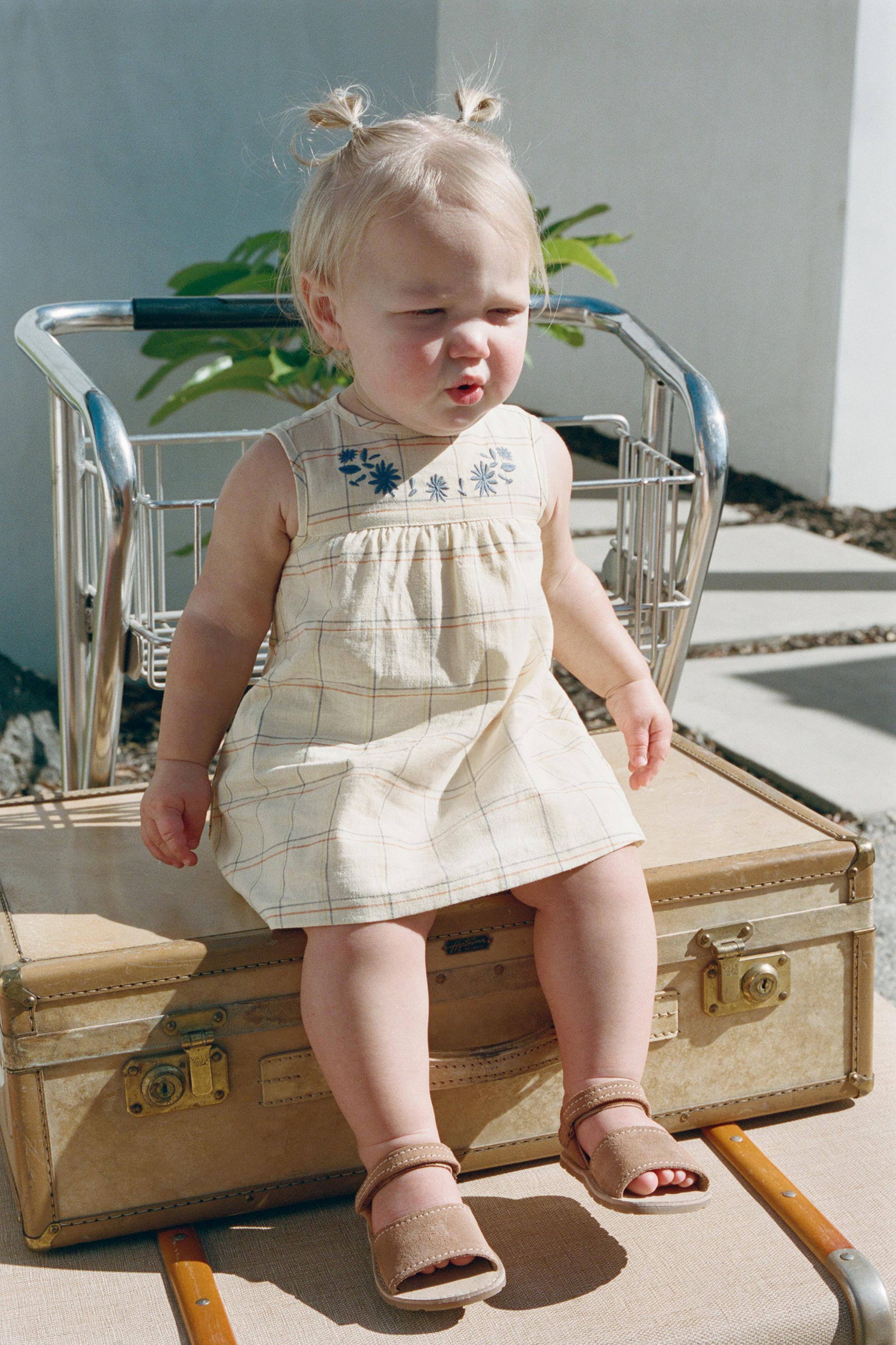 ROBE ET CULOTTE À CARREAUX BRODERIES