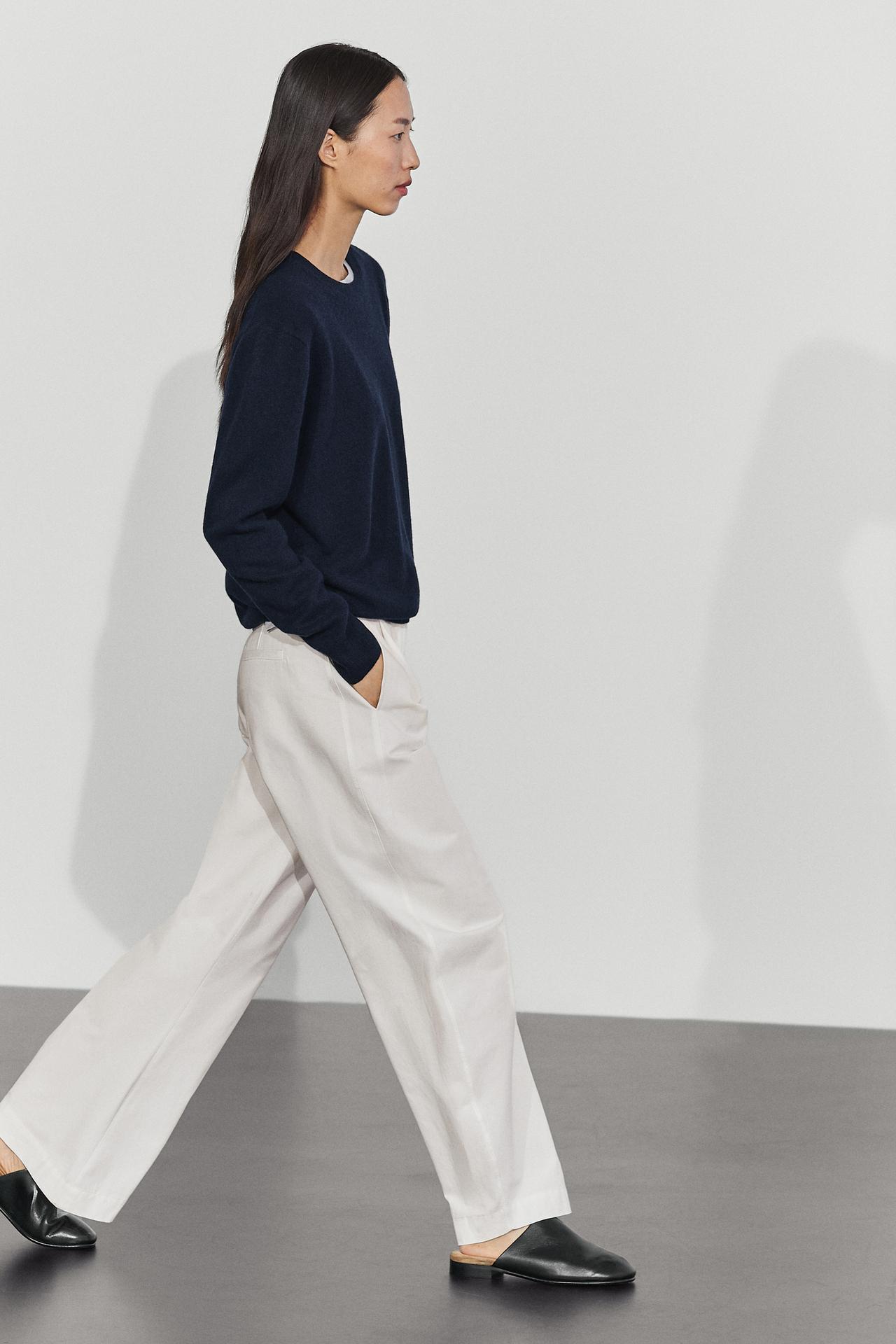 Wool blend crew neck knit sweater — Navy blue