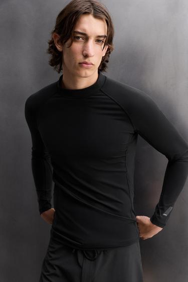 T-SHIRT DE SURF UPF40+ À MANCHES LONGUES - Noir de Zara - Image 4
