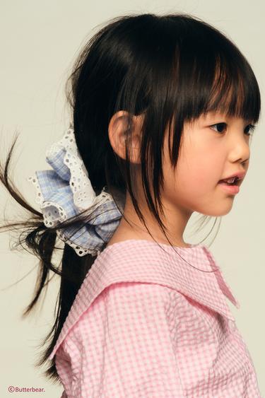 THUN BUỘC TÓC HAI LỚP KẺ CA RỔ VÀ THÊU HỌA TIẾT BUTTERBEAR © - Xanh dương từ Zara
