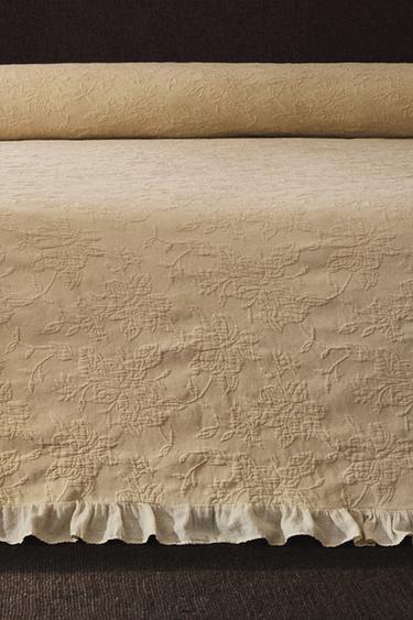 JACQUARD BEDSPREAD WITH RUFFLE TRIM - Beige by Zara