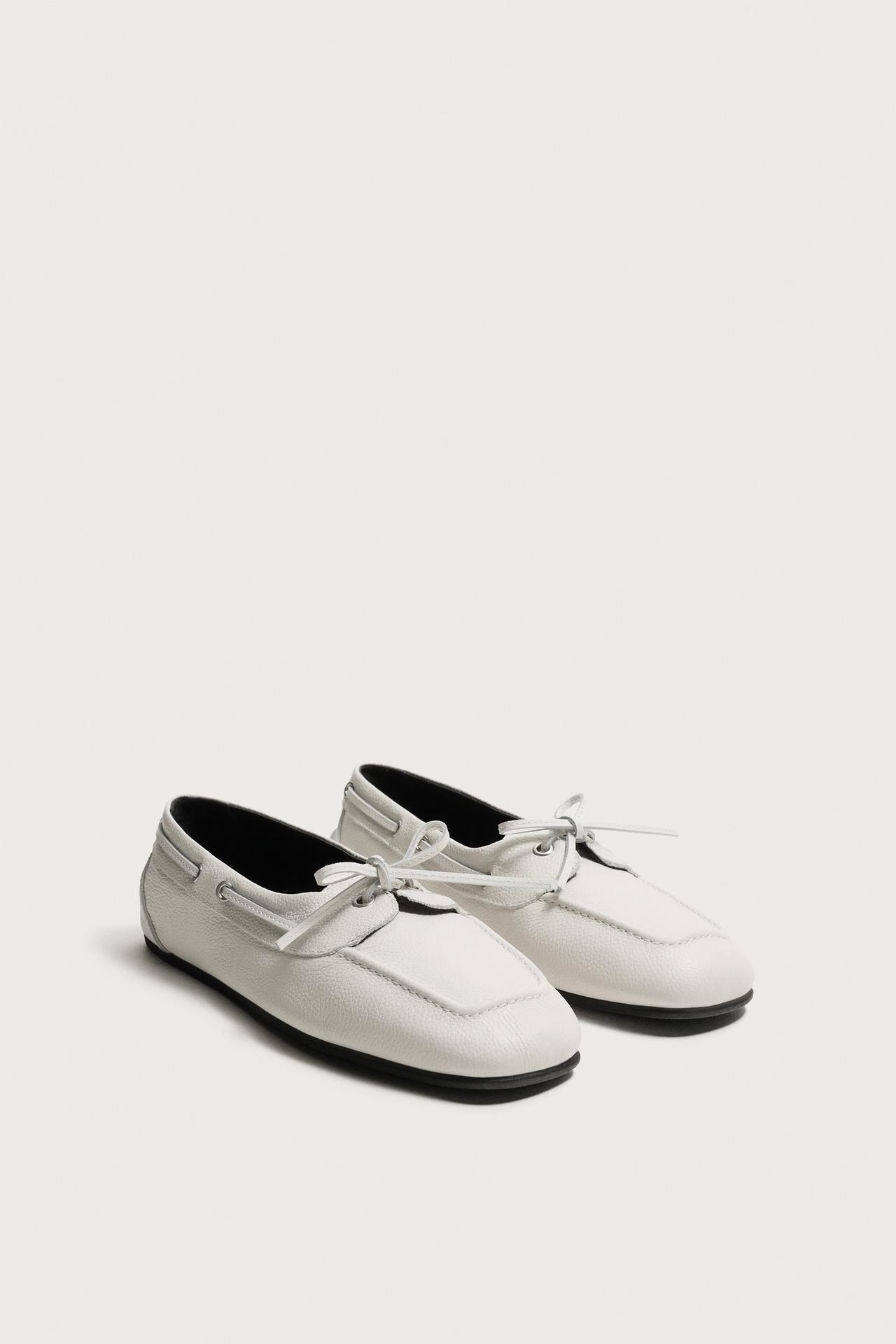 LEATHER BOAT SHOES — Off White