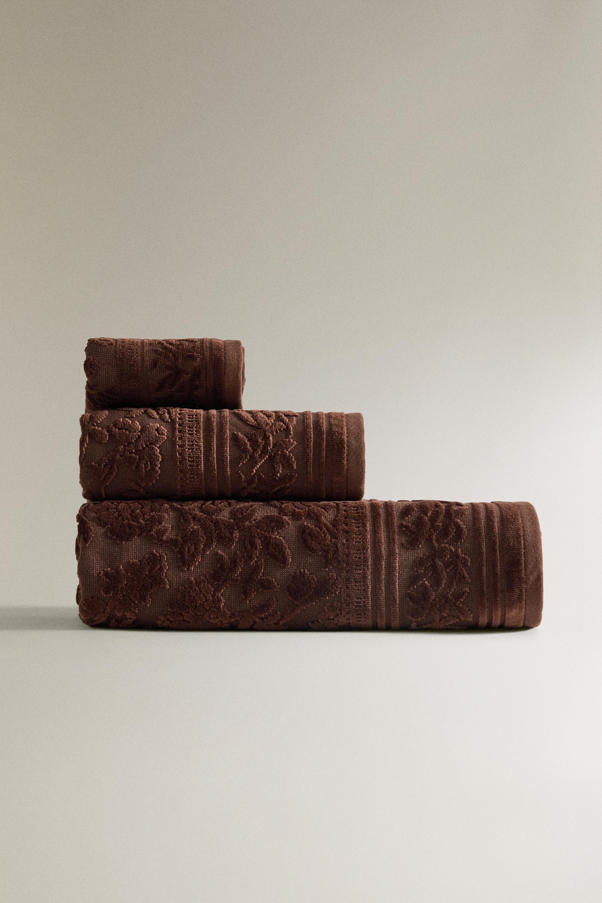 JACQUARD VELOUR BATH TOWEL