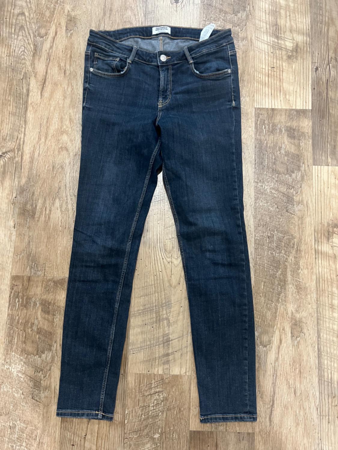 LOW-RISE SCULPT JEANS