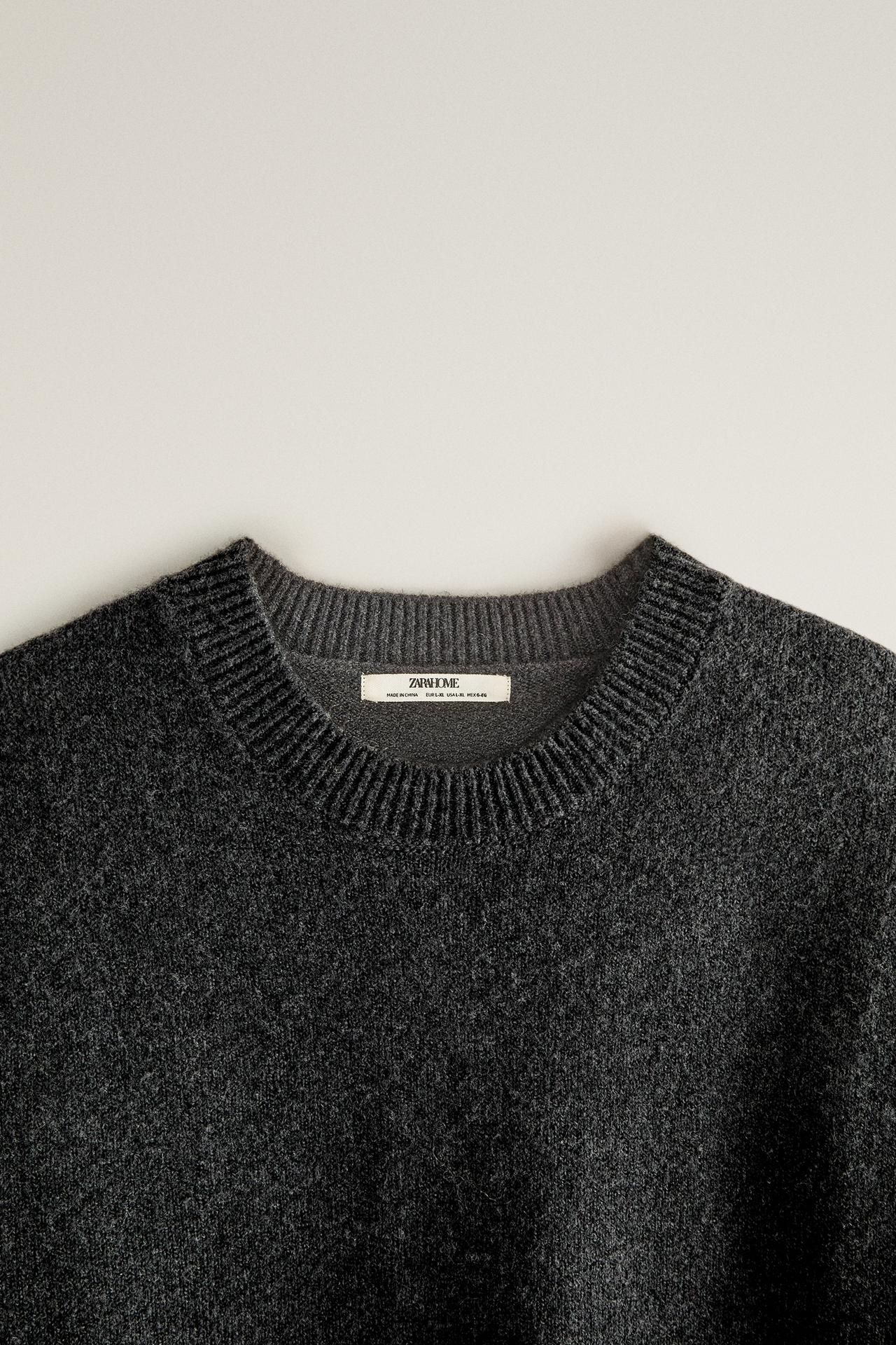 ROUND NECK SWEATER — Dark gray