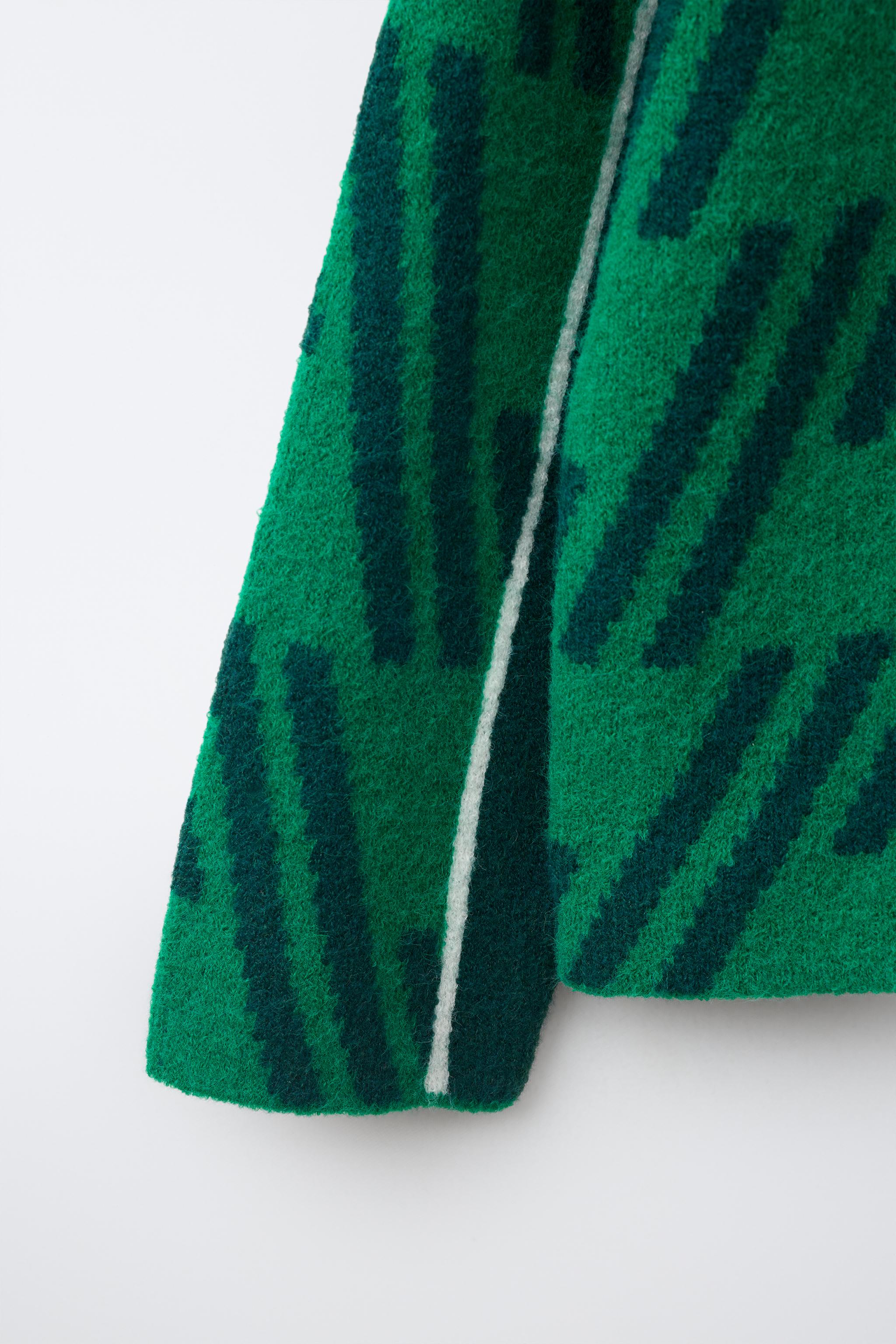 EMBROIDERED FUZZY EFFECT KNIT JUMPER