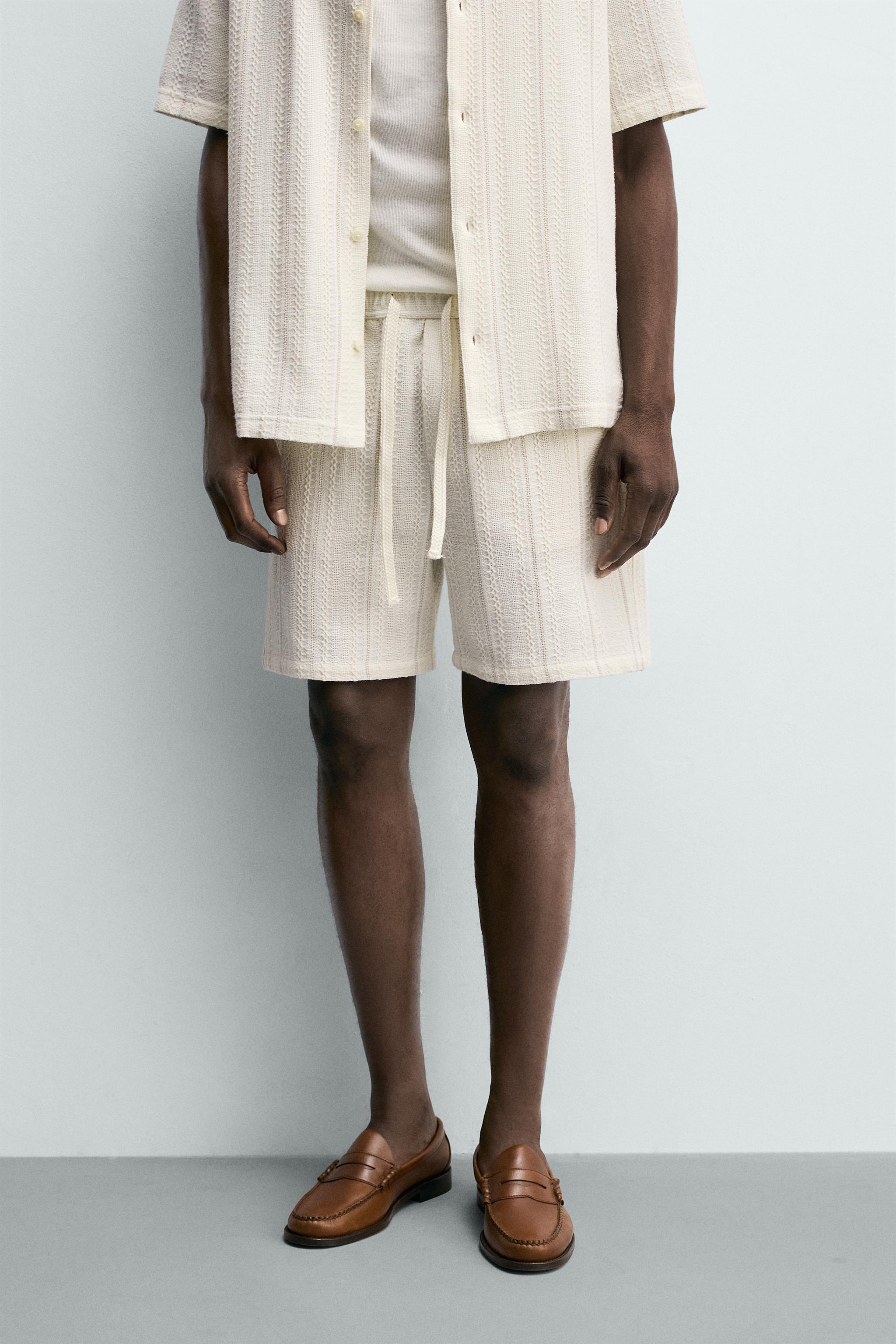REGULAR FIT TEXTURED SHORTS — Ecru