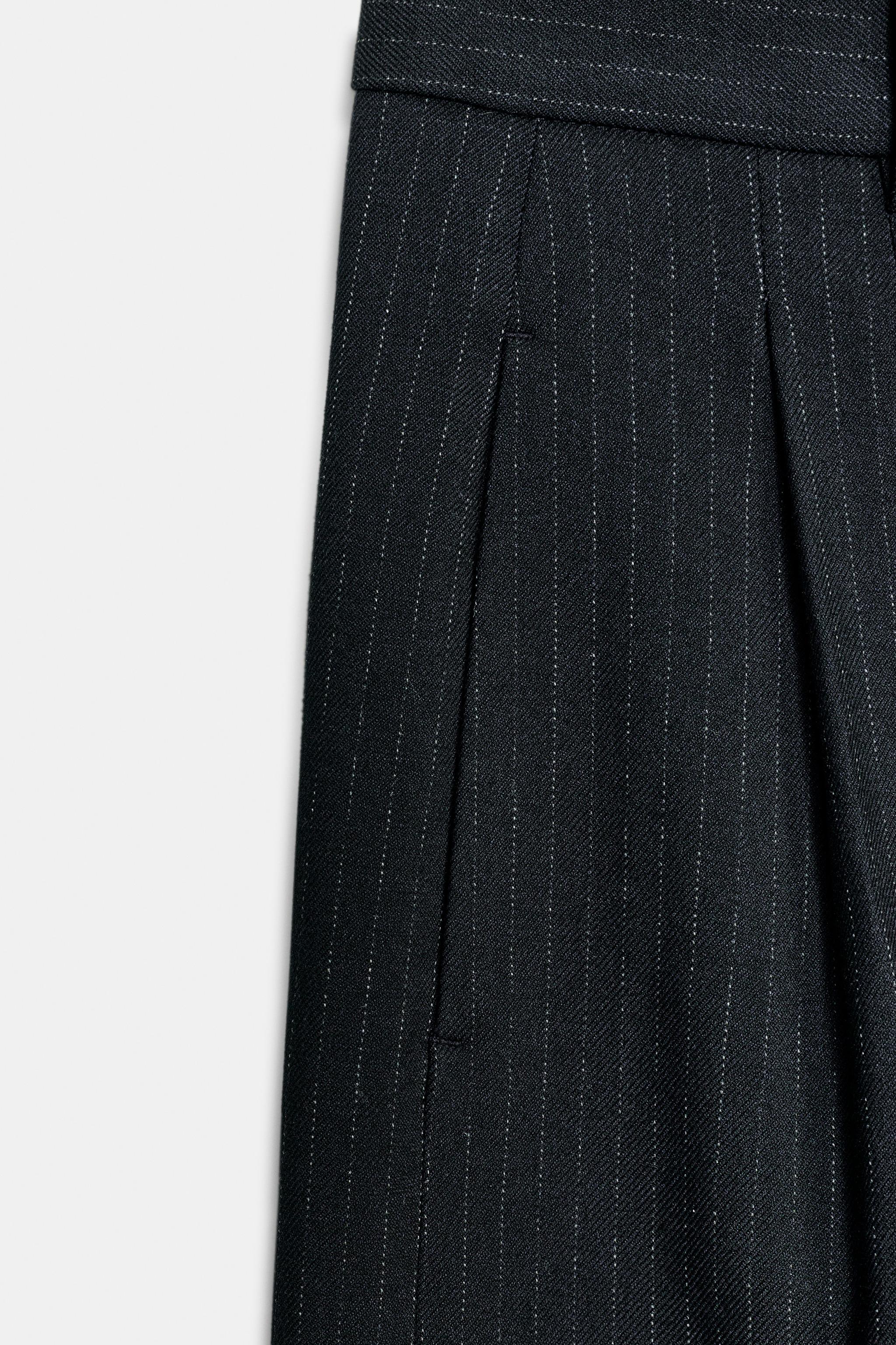 PLEATED PINSTRIPE BERMUDA SHORTS ZW COLLECTION