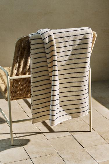 COLOURED STRIPE BATH TOWEL - Navy blue by Zara