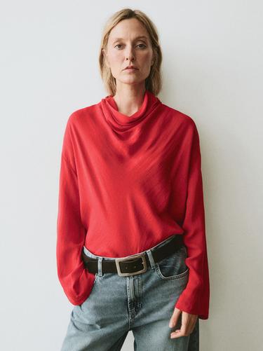 Blusa fluida cuello drapeado - Naranja de Zara