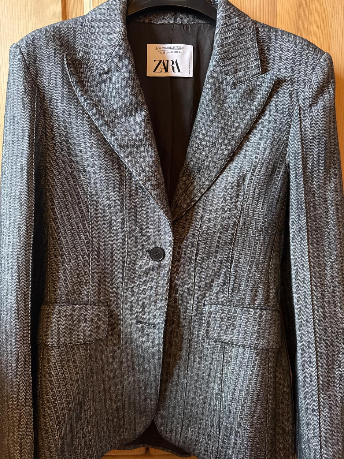 LIMITED EDITION PINSTRIPE BLAZER - Image 4