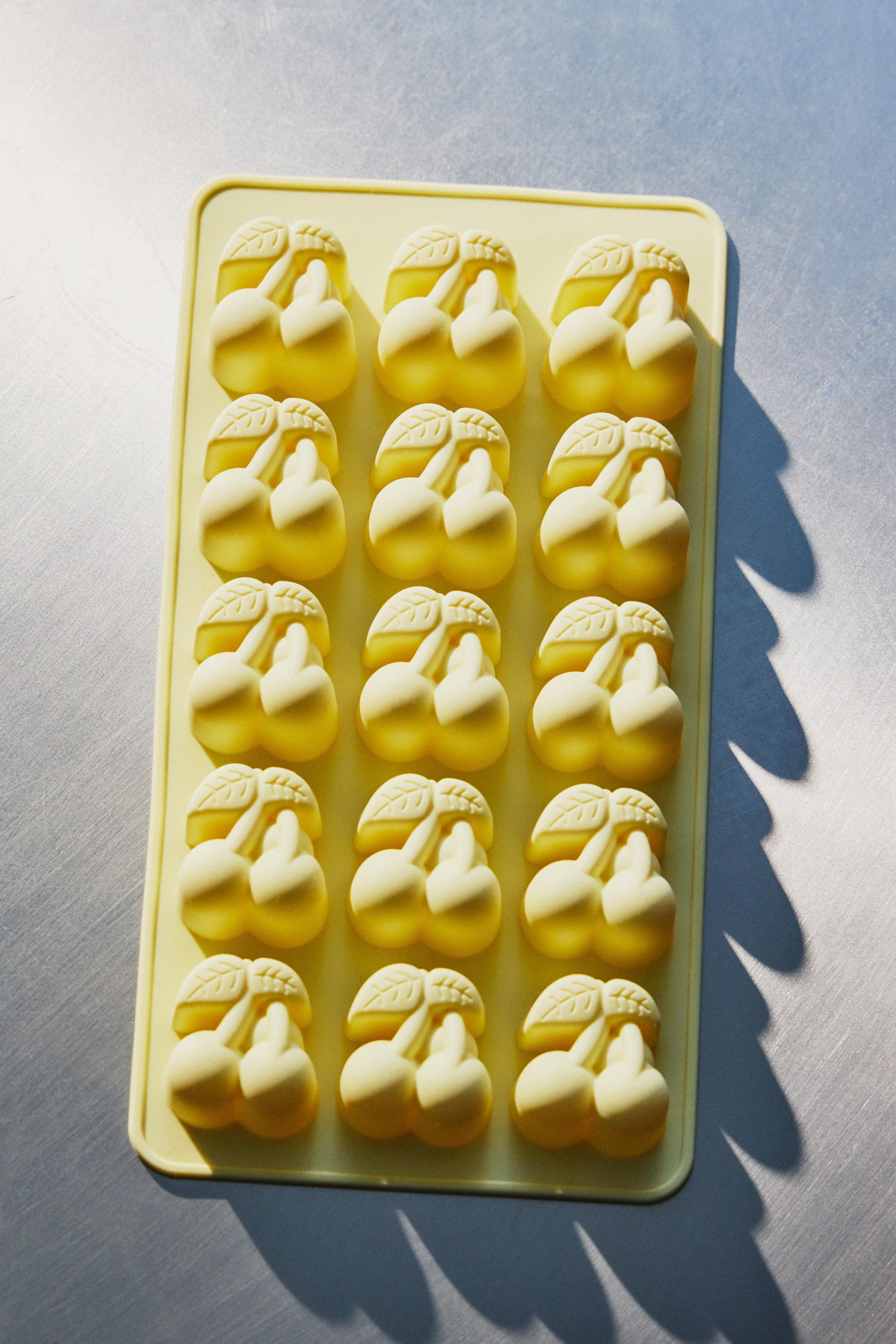 CHERRY SILICONE ICE CUBE TRAY (15 CUBES) — Yellow