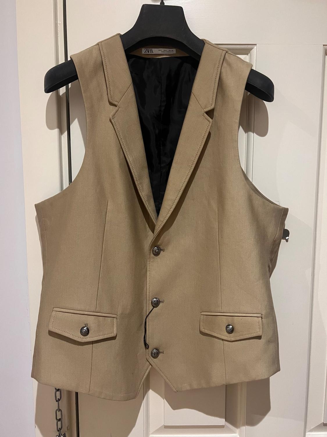 BUTTONED TEXTURED WAISTCOAT