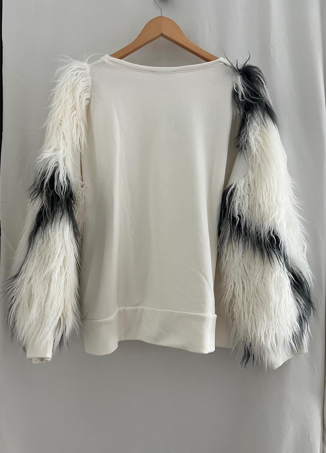 FAUX FUR SLEEVE SWEATSHIRT - Image 4