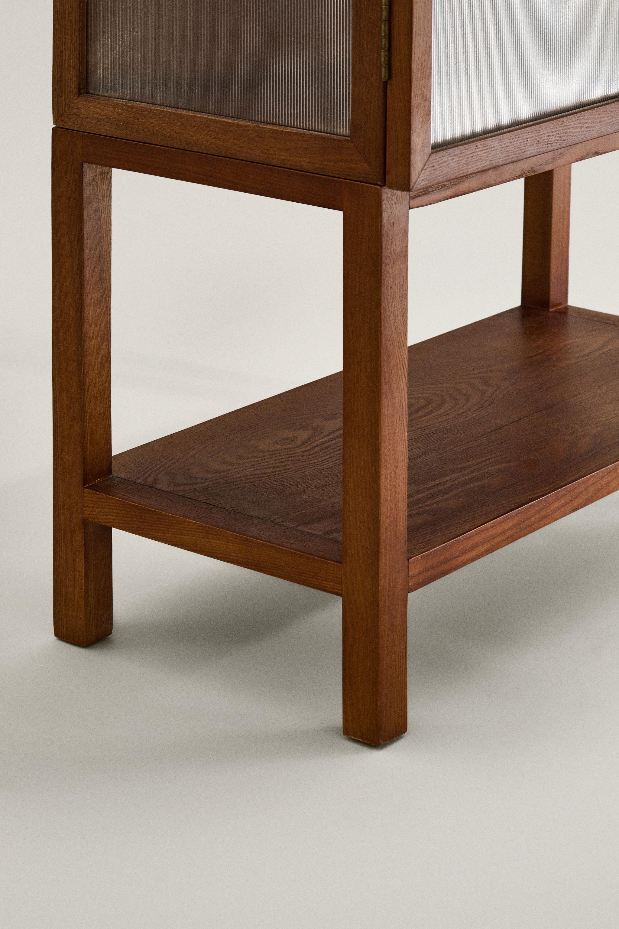 WOOD AND FLUTED GLASS DISPLAY CABINET