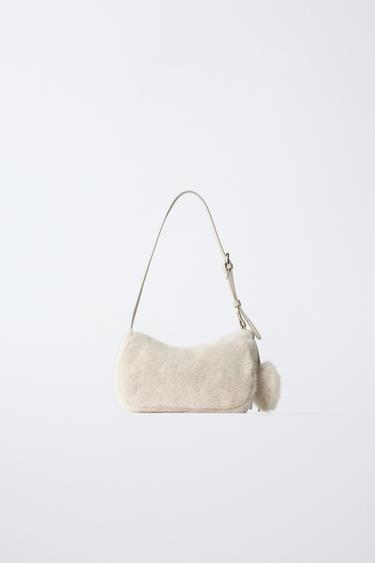 SAC BANDOULIÈRE EFFET FOURRURE AVEC BRETLOQUE - Blanc écru de Zara - Image 4
