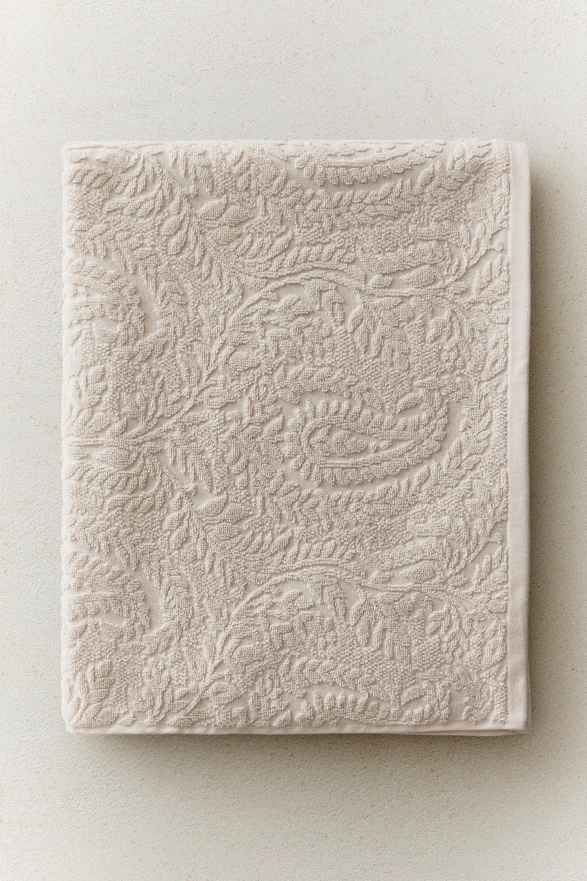 PAISLEY JACQUARD BATH TOWEL — Sand