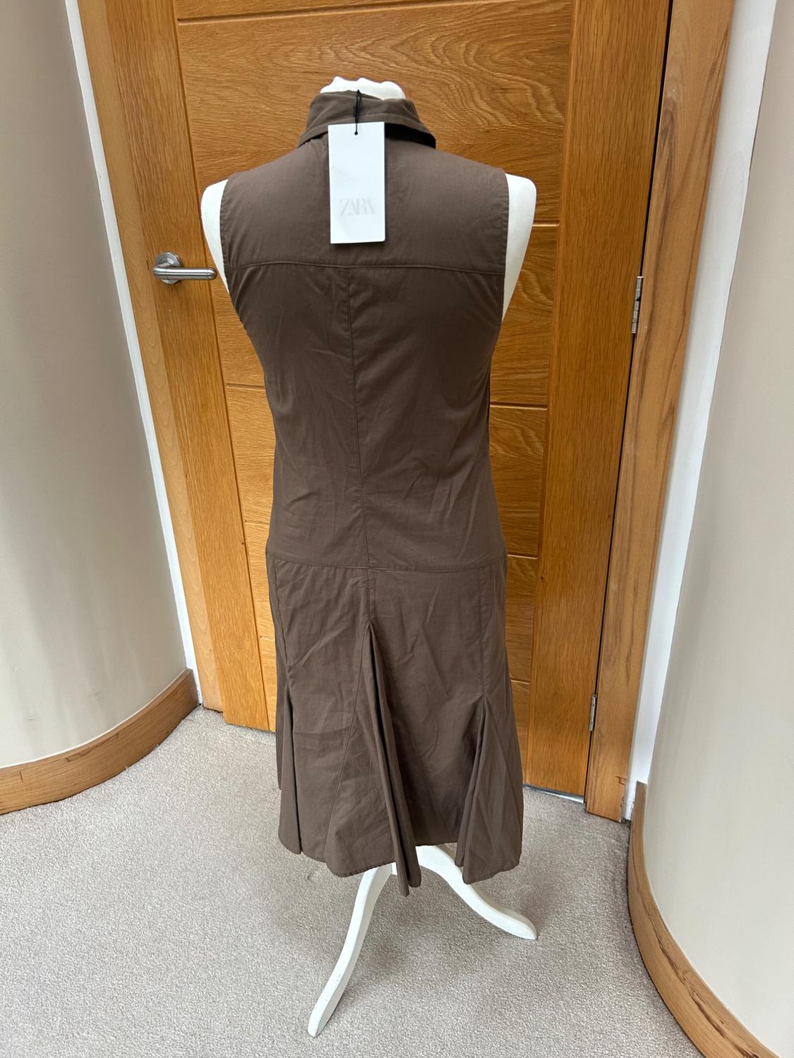 SLEEVELESS COLLARED DRESS - Image 2