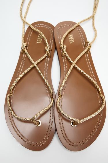SANDALIA PLANA METALIZADA ATADA - Oro de Zara