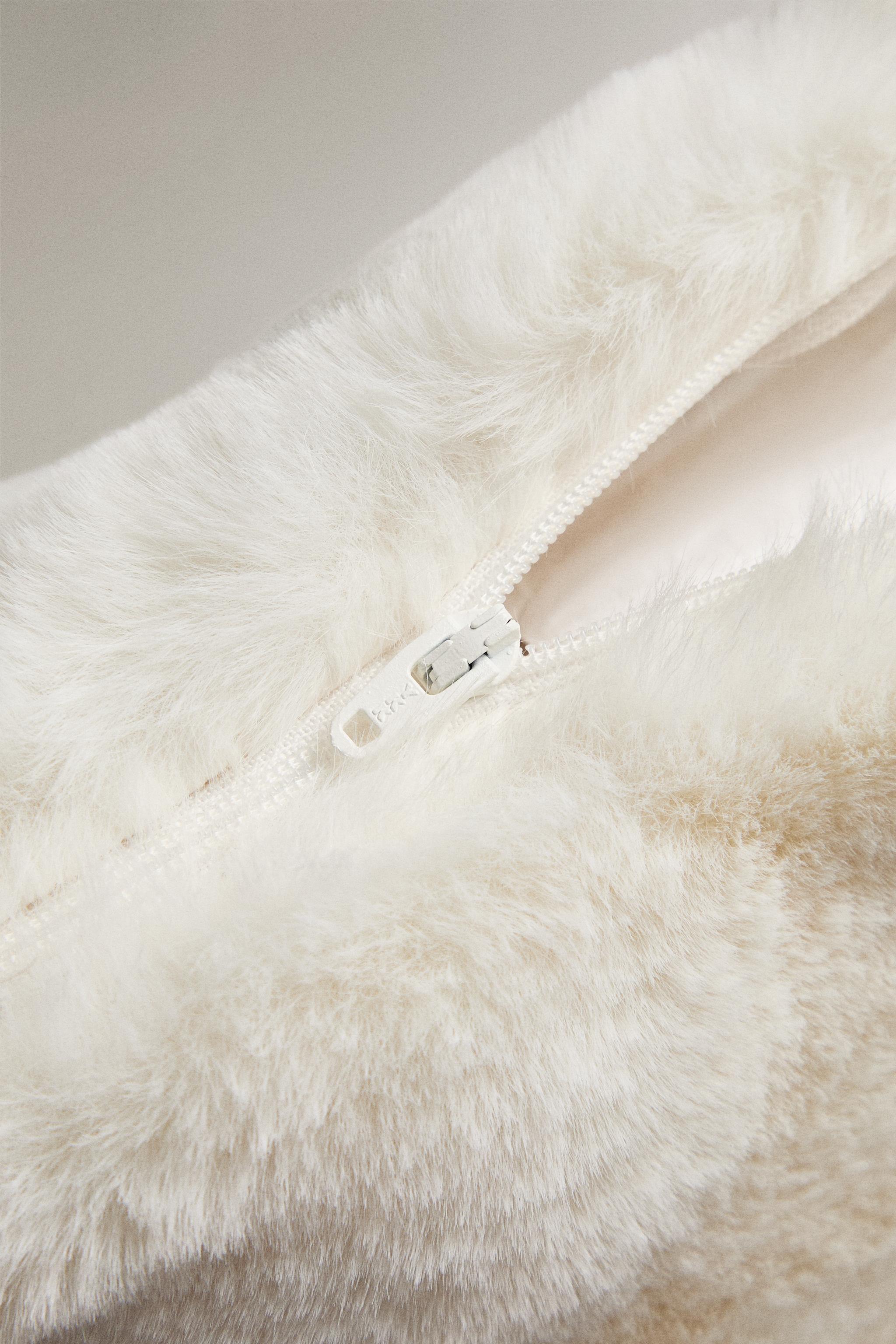フェイクファー クッションカバー - オフホワイト | ZARA Japan / 日本