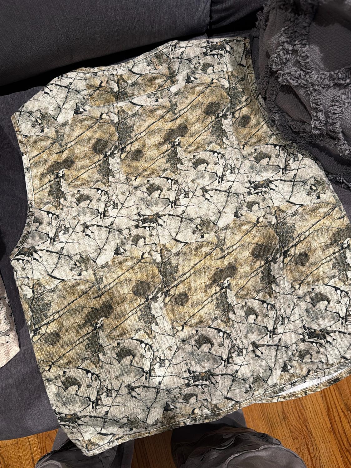 ABSTRACT PRINT QUILTED VEST - Image 4