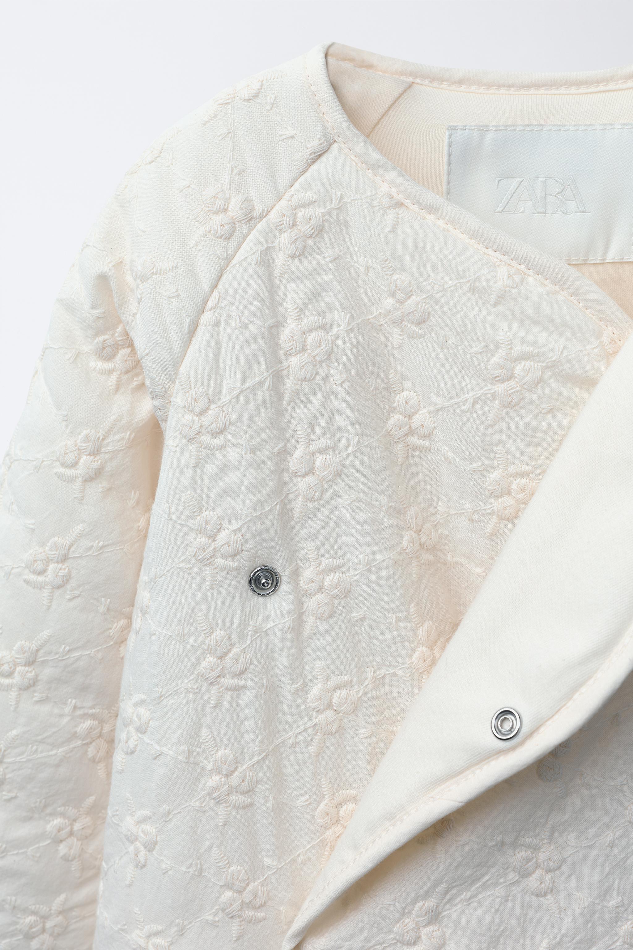 EG 花柄刺繍　カバーオール フラワー刺繍入り中綿入りカバーオール - エクリュ | ZARA Japan