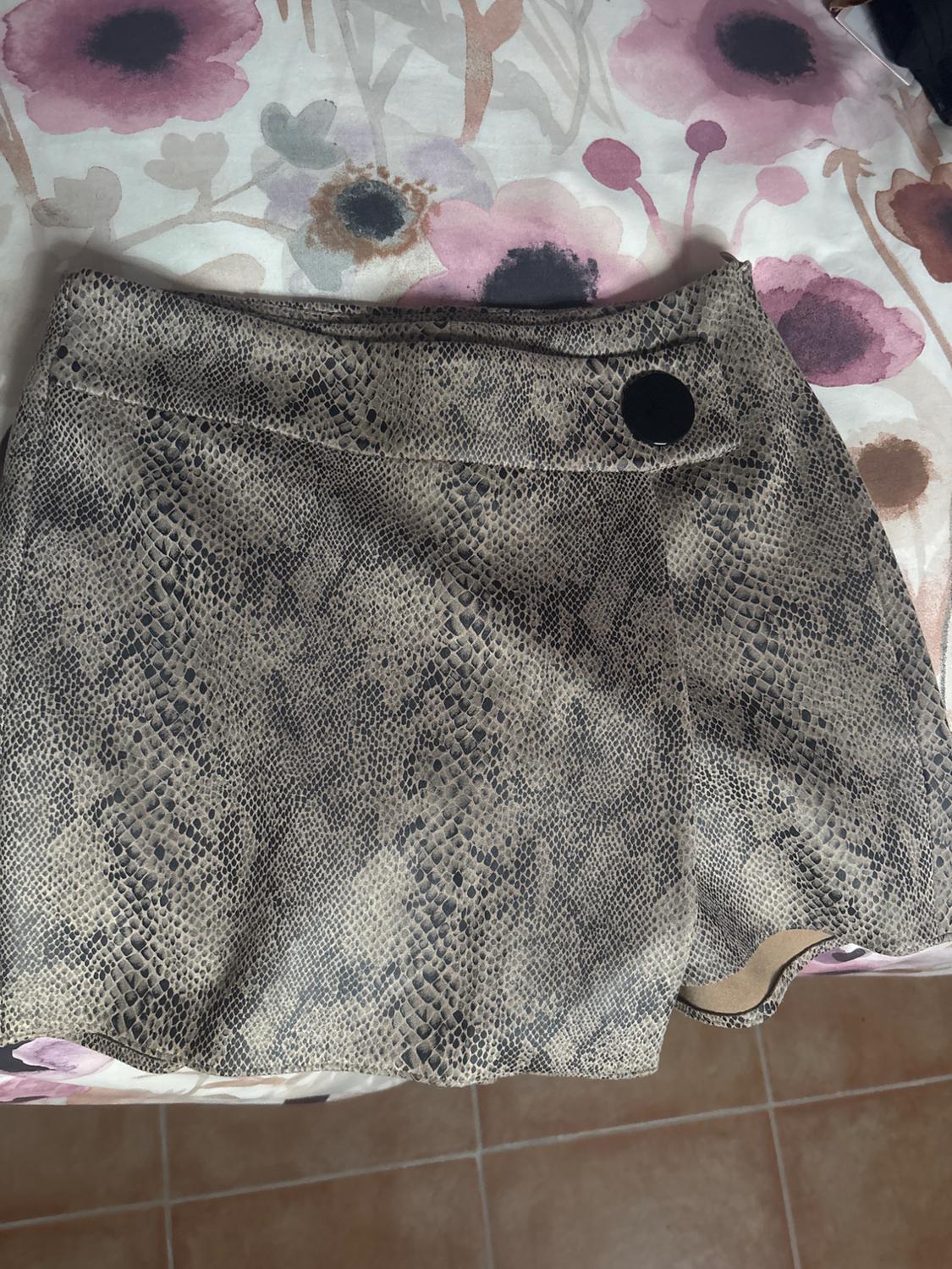 SNAKESKIN PRINT SKORT - Image 3