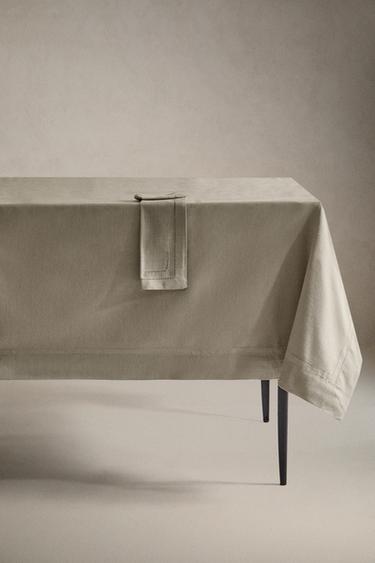TOALHA DE MESA DE ALGODÃO COM ELEMENTO DECORATIVO - Cinzento da Zara