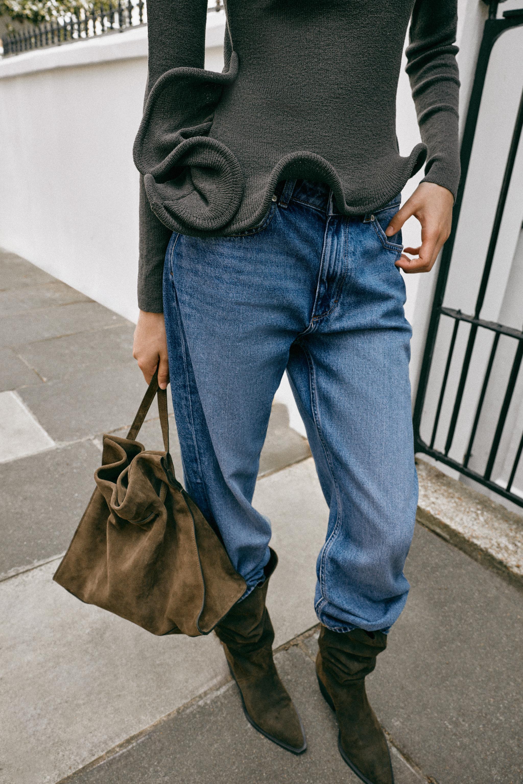 PULL EN MAILLE À VOLANT