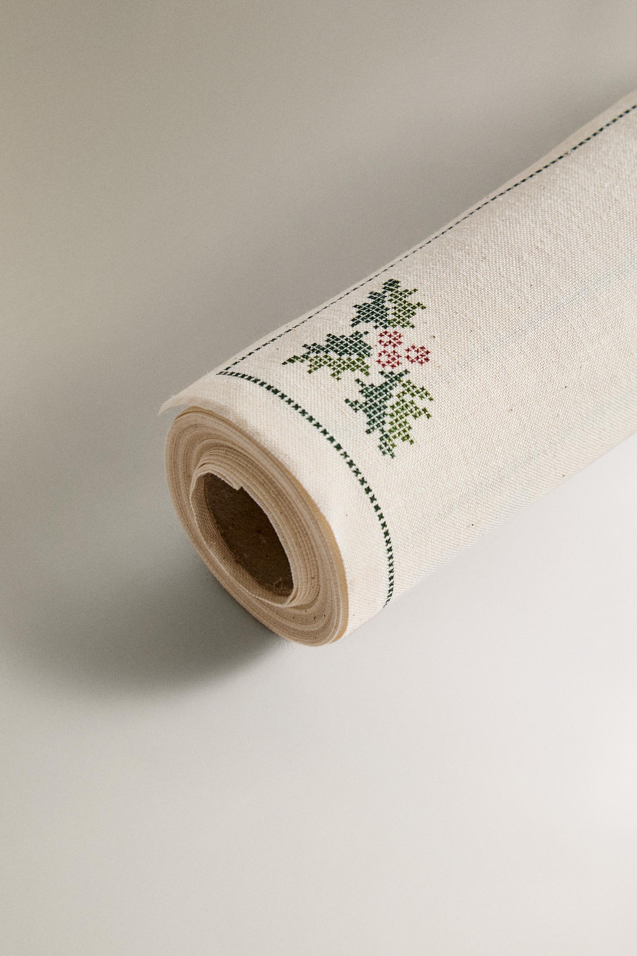 CHRISTMAS HOLLY LEAF COTTON NAPKIN ROLL (SET OF 20)