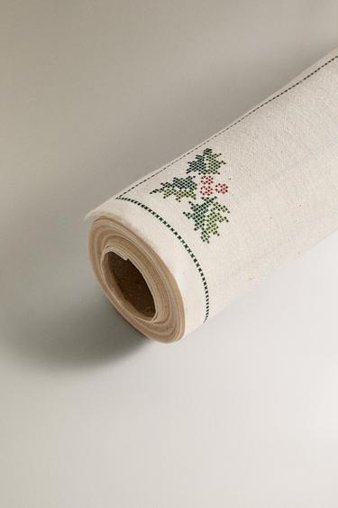 ROLL PACK OF COTTON NAPKINS WITH CHRISTMAS HOLLY LEAVES (PACK OF 20) - Ecru by Zara - Image 2
