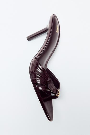صندل بتفصيل إبزيم - أحمر عنابي الخاص بـ Zara