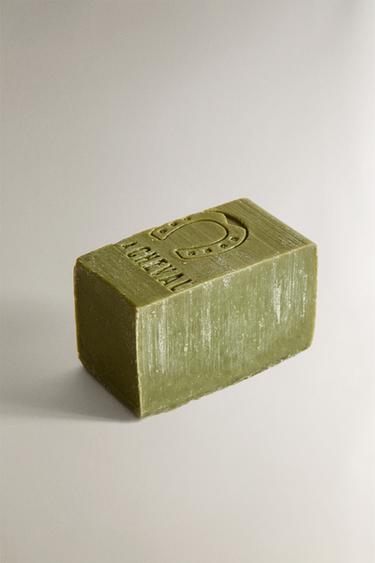 (1 KG) BARRE DE SAVON SOLIDE MARSEILLE FER À CHEVAL - VERDÂTRE de Zara - Image 1