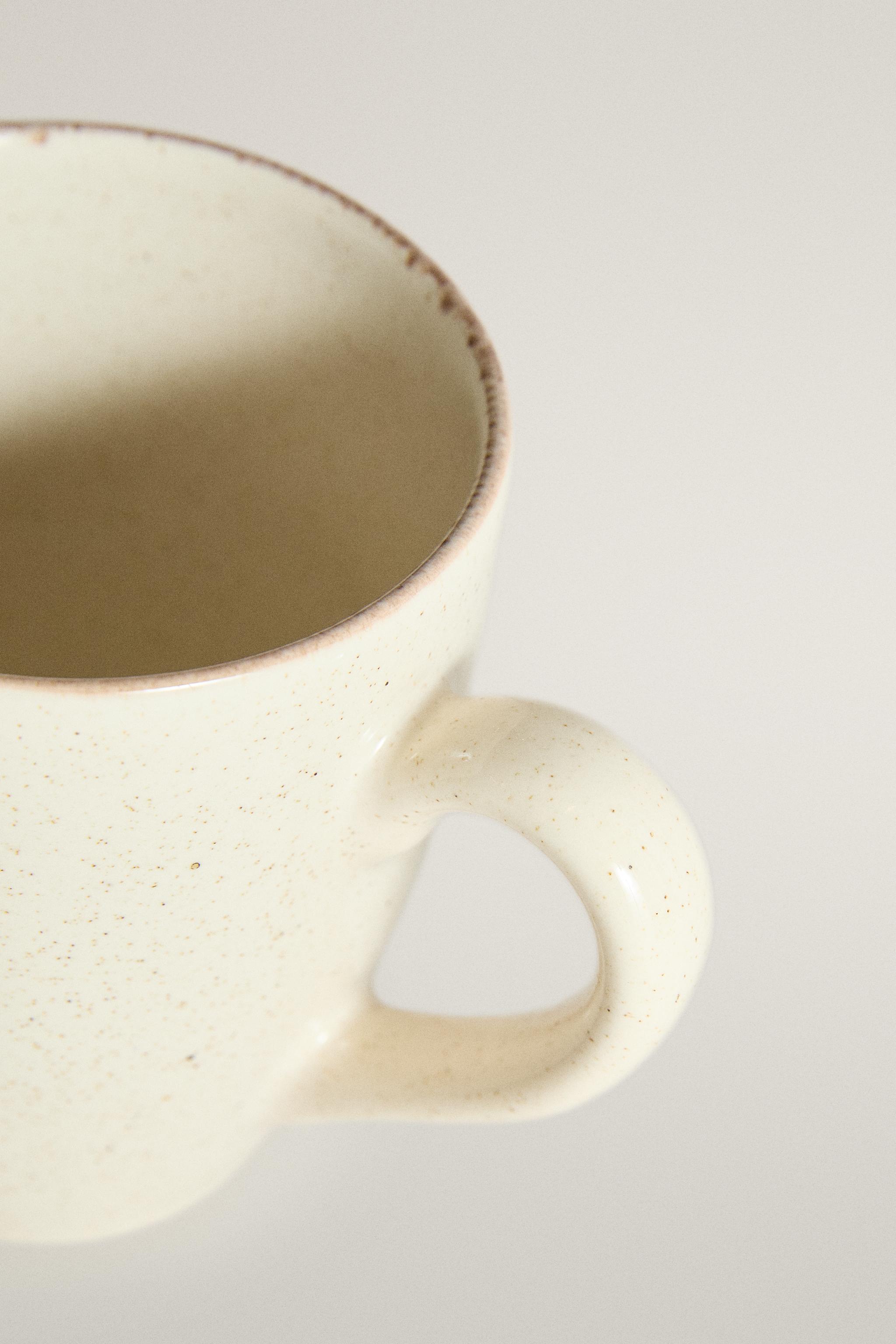 STONEWARE MUG WITH DISTRESSED RIM