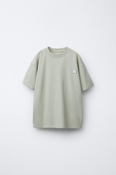 CAMISETA LISA APLIQUE PARCHE - Verde de Zara