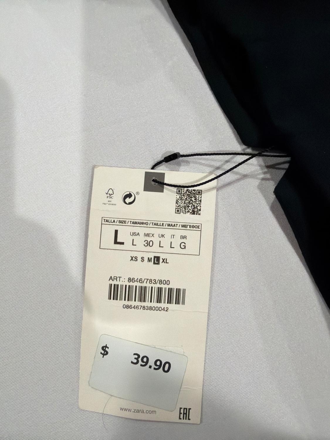 Label on white and black fabric. Text: SIZE L USA L MEX 30 UK L IT L BR G ART.: 8646/783/800 08646783800042 $ 39.90