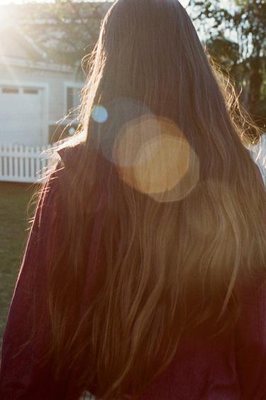 ROMANTISCHE BLOUSE MET VOLANTKRAAG - DONKER BORDEAUX van Zara